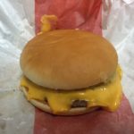 「マクドナルド総選挙」で公約実現した「トリプルチーズバーガー」を実際に食べてみたが・・・